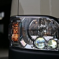 D6350.令和8年式 ハイエースバン DX 2WD 2,000cc ガソリン車 走行8キロ 新車未登録のサムネイル