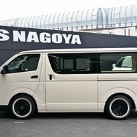 D6350.令和8年式 ハイエースバン DX 2WD 2,000cc ガソリン車 走行8キロ 新車未登録のサムネイル