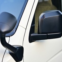 6151.令和8年式 ハイエースバン DX 2WD 2,000cc ガソリン車 走行9キロ 新車未登録のサムネイル