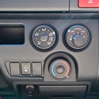 6328.令和8年式 ハイエースバン DX 2WD 2,000cc ガソリン車 走行9キロ 新車未登録のサムネイル