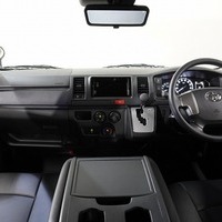 6363 8型ハイエース DX  2WD 2,000CC ガソリン車 4ナンバー 3/6人乗りのサムネイル