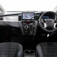 6454 令和8年式 登録済未使用車 【新型】三菱デリカ D:5  P   4WD 2,200cc (ディーゼル車)  8人乗り 8km 車検:令和11年1月のサムネイル