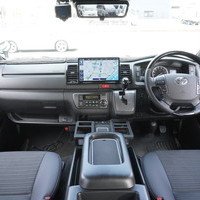 6624　令和7年式　ハイエース　スーパーGL　ダークプライムS　4WD　2800cc　ディーゼル車　5人乗り　1.4万kmのサムネイル