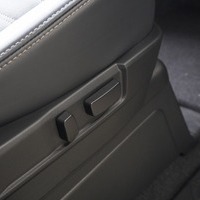 6470　【新車登録済み未使用車】改良後モデル 令和8年式 三菱 デリカD5 P 4WD 2,200㏄ ディーゼル車 走行距離14キロ 車検令和11年2月のサムネイル