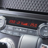 6456　令和8年式　デリカD:5　P　4WD　2200cc　ディーゼル車　登録済未使用　7人乗り　15kmのサムネイル