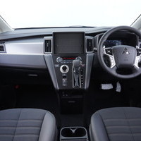 6456　令和8年式　デリカD:5　P　4WD　2200cc　ディーゼル車　登録済未使用　7人乗り　15kmのサムネイル