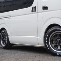 6498　令和5年式　ハイエース　スーパーGL　ダークプライムⅡ　2WD　2000cc　ガソリン車　5人乗り　2.8万kmのサムネイル