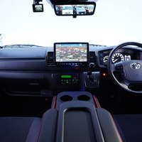 6498　令和5年式　ハイエース　スーパーGL　ダークプライムⅡ　2WD　2000cc　ガソリン車　5人乗り　2.8万kmのサムネイル