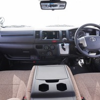 6152　【内装架装車クラシックギアDX】令和8年式　ハイエースバン　DX　2WD　2,000㏄　ガソリン車　走行11キロ　新車未登録のサムネイル