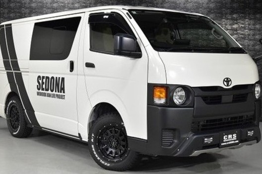 【徹底比較】ハイエースDX、買うならどっち？「カスタムし放題の8型」vs「最新装備の9型」メリット・デメリットを解説サムネイル