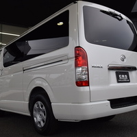 6411 ハイエース ダークプライムＳ 2WD 2800cc ディーゼル車 5人乗りのサムネイル