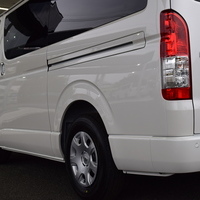 6411 ハイエース ダークプライムＳ 2WD 2800cc ディーゼル車 5人乗りのサムネイル