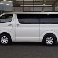 6411 ハイエース ダークプライムＳ 2WD 2800cc ディーゼル車 5人乗りのサムネイル