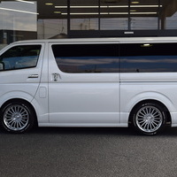 5092　令和7年式 ハイエースバン ダークプライムS　2WD 2,800cc ディーゼル車 5人乗り 0.5万kmのサムネイル