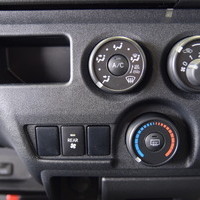 新車 8型ハイエース DX  2WD 2,000cc ガソリン車 4ナンバー 3/6人乗りのサムネイル