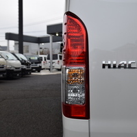 6411 ハイエース ダークプライムＳ 2WD 2800cc ディーゼル車 5人乗りのサムネイル