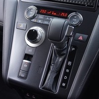 6470　【新車登録済み未使用車】改良後モデル 令和8年式 三菱 デリカD5 P 4WD 2,200㏄ ディーゼル車 走行距離18キロ 車検令和11年2月のサムネイル