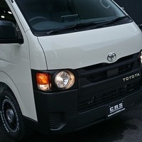 6273.令和8年式 ハイエースバン DX 2WD 2,000cc ガソリン車 走行20キロ 新車未登録のサムネイル