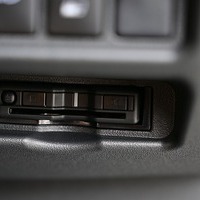 6340.令和8年式 ハイエースバン DX 2WD 2,000cc ガソリン車 走行7キロ 新車未登録のサムネイル