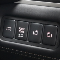 6466 令和8年式 登録済未使用車 【新型】三菱デリカ D:5  P   4WD 2,200cc (ディーゼル車)  8人乗り 25km 車検:令和11年2月のサムネイル