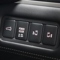 6462 令和8年式 登録済未使用車 【新型】三菱デリカ D:5  P   4WD 2,200cc (ディーゼル車)  8人乗り 25km 車検:令和11年3月のサムネイル