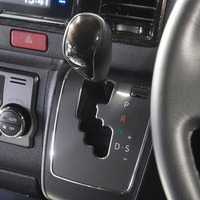 6493 令和2年式 ハイエース スーパーGL ダークプライムⅡ  2WD 2,000cc (ガソリン車)  2/5人乗車  7.1万km　のサムネイル