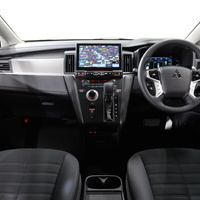 6466 令和8年式 登録済未使用車 【新型】三菱デリカ D:5  P   4WD 2,200cc (ディーゼル車)  8人乗り 25km 車検:令和11年2月のサムネイル