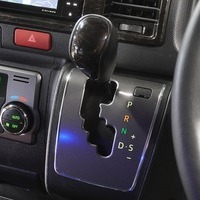 6687 令和5年式 ハイエース スーパーGL ダークプライムⅡ  4WD 2,800cc (ディーゼル車)  2/5人乗車 4.8万kmのサムネイル