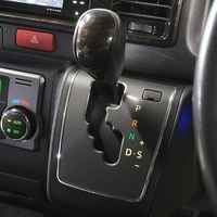 6657 令和6年式 ハイエース スーパーGL ダークプライムⅡ   2WD 2,800cc (ディーゼル車)  2/5人乗車  3.4万kmのサムネイル