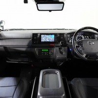 6657 令和6年式 ハイエース スーパーGL ダークプライムⅡ   2WD 2,800cc (ディーゼル車)  2/5人乗車  3.4万kmのサムネイル