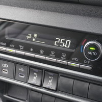 6615　オリジナルPKG　ハイエース　ダークプライムⅡ　2WD　2000cc　ガソリン車　5人乗りのサムネイル