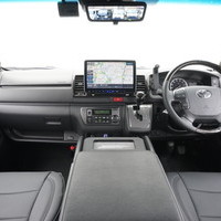 6585　令和6年式　ハイエース　スーパーGL　ダークプライムⅡ　2WD　2800cc　ディーゼル車　5人乗り　0.5万kmのサムネイル