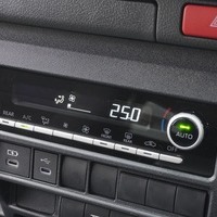6517【新型】ハイエース ワゴンGL 2WD 2,700cc (ガソリン) 10人乗車 9kmのサムネイル