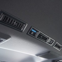 6563 【登録済み未使用車】 令和8年式 トヨタ ハイエース スーパーGL ダークプライムⅡ 2WD 2,800cc（ディーゼル車) 2/5人乗車 6kmのサムネイル