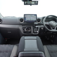 6013　令和7年式　キャラバン　GRANDプレミアムGX　2WD　2400cc　ディーゼル車　5人乗り　10kmのサムネイル