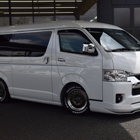 6692　令和6年式 ハイエース ワゴンGL ファインテックツアラー　2WD　2700cc　ガソリン車　10人乗り　0.2万kmのサムネイル