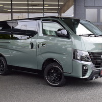 4854　CRS小牧オリジナルデモカー！ 令和5年式　キャラバン グランドプレミアムGX　2,400cc　ディーゼル車　4WD　2/5人乗り　1.4万Kmのサムネイル