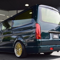 2810　CRS小牧オリジナルデモカー！ 令和5年式　ハイエースバンDX　2,000cc　ガソリン車　2WD　2/5人乗り　1.9万Kmのサムネイル