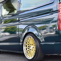 2810　CRS小牧オリジナルデモカー！ 令和5年式　ハイエースバンDX　2,000cc　ガソリン車　2WD　2/5人乗り　1.9万Kmのサムネイル