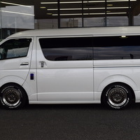 6692　令和6年式 ハイエース ワゴンGL ファインテックツアラー　2WD　2700cc　ガソリン車　10人乗り　0.2万kmのサムネイル