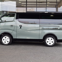 4854　CRS小牧オリジナルデモカー！ 令和5年式　キャラバン グランドプレミアムGX　2,400cc　ディーゼル車　4WD　2/5人乗り　1.4万Kmのサムネイル