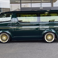 2810　CRS小牧オリジナルデモカー！ 令和5年式　ハイエースバンDX　2,000cc　ガソリン車　2WD　2/5人乗り　1.9万Kmのサムネイル