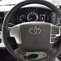 6177　8型ハイエースバン DX ビーチクルーザー架装　ガソリン車　2WD　2,000cc　3/6人乗りのサムネイル