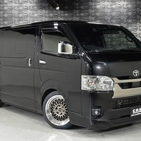 6657 令和6年式 ハイエース スーパーGL ダークプライムⅡ   2WD 2,800cc (ディーゼル車)  2/5人乗車  3.4万kmのサムネイル