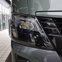 4854　CRS小牧オリジナルデモカー！ 令和5年式　キャラバン グランドプレミアムGX　2,400cc　ディーゼル車　4WD　2/5人乗り　1.4万Kmのサムネイル