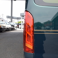 2810　CRS小牧オリジナルデモカー！ 令和5年式　ハイエースバンDX　2,000cc　ガソリン車　2WD　2/5人乗り　1.9万Kmのサムネイル