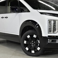 6462 令和8年式 登録済未使用車 【新型】三菱デリカ D:5  P   4WD 2,200cc (ディーゼル車)  8人乗り 25km 車検:令和11年3月のサムネイル