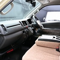 6153.令和8年式 ハイエースバン DX 2WD 2,000cc ガソリン車 走行9キロ 新車未登録のサムネイル