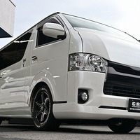 6753.平成29年式 ハイエース スーパーGL 4WD 3,000cc ディーゼル車 走行10.5万キロ 検査1年付きのサムネイル