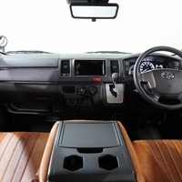 6321 8型ハイエース DX  2WD 2,000CC ガソリン車 4ナンバー 3/6人乗りのサムネイル